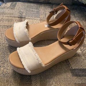 Women’s platform sandals, great shape